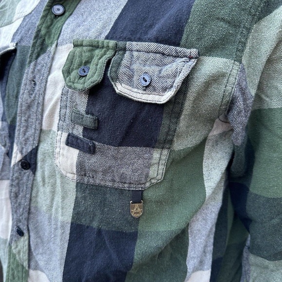 AKDMKS Akademiks Mens Flannel Size Large Green Multicolor Plaid Button Spellout - Picture 6 of 13